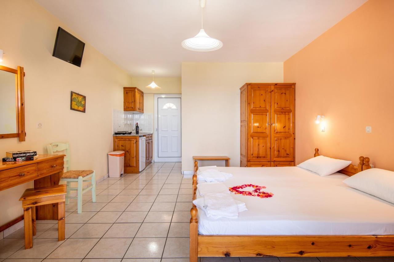 Achillion Apartments & Studios Amoudi Bagian luar foto
